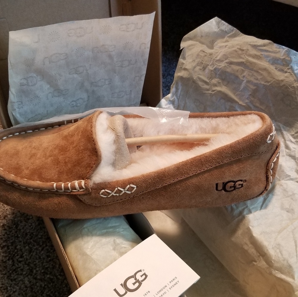 Brand new UGG women's Ansley moccasin slippers